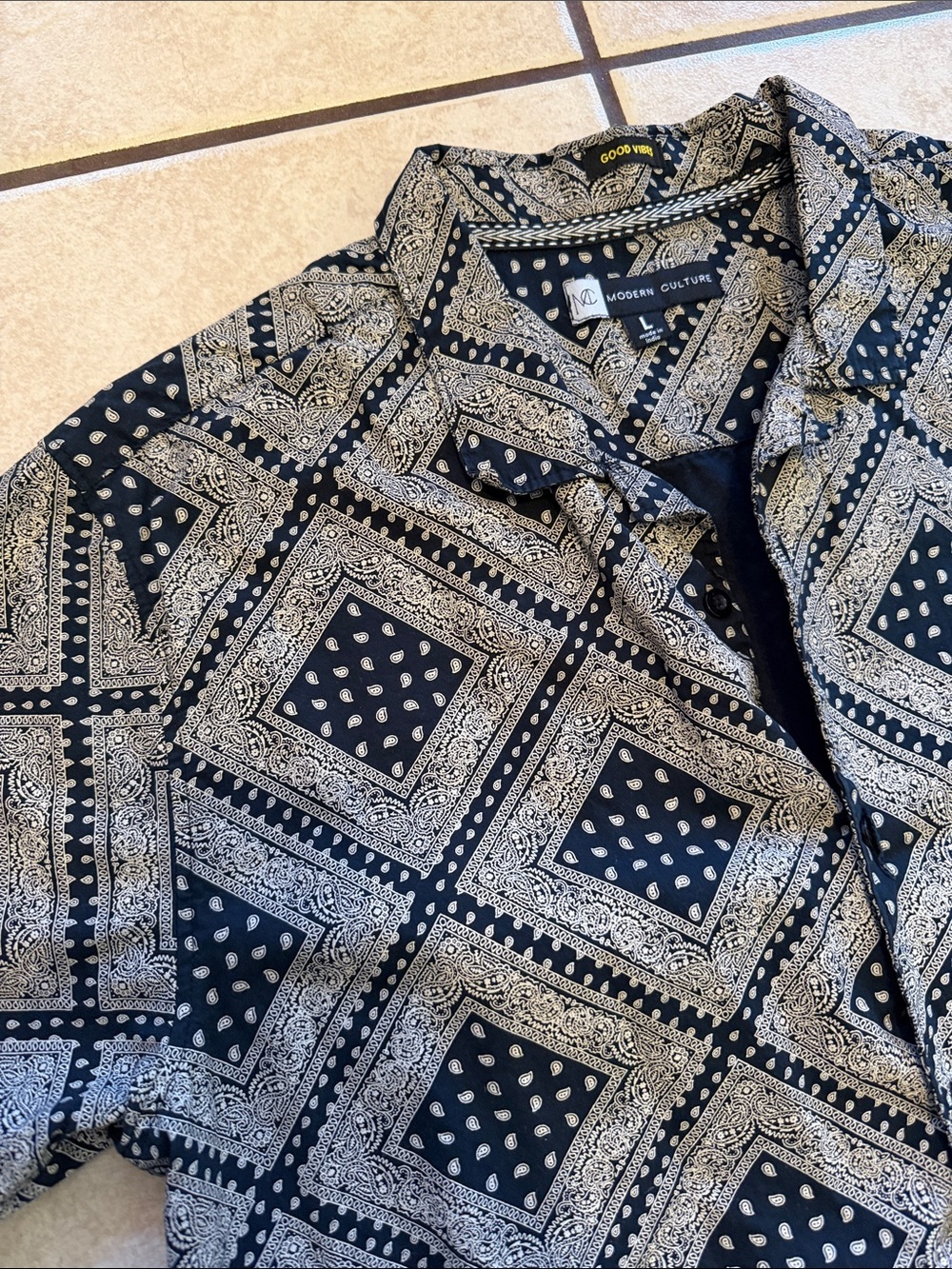 Men's Short-Sleeve Geometric Button-Down Shirt - Black & Cream - Picture 3 of 5